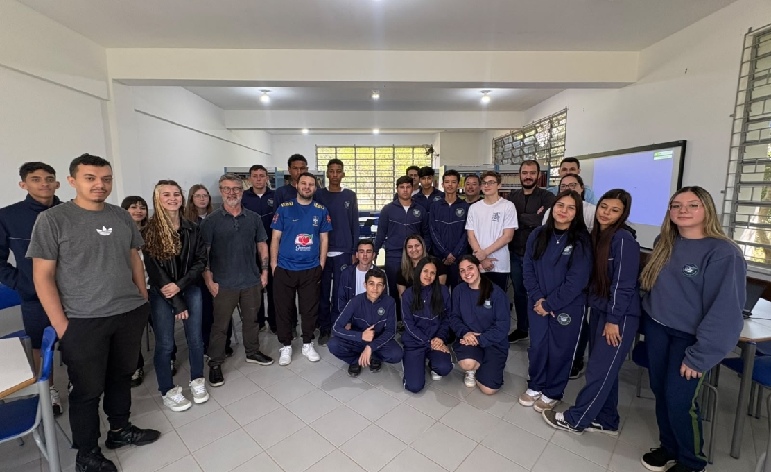 Secom visita projeto de tecnologia desenvolvido por alunos do Colégio Cívico-Militar Moysés Lupion