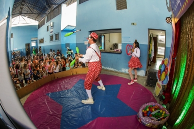 Espetáculo circense leva reflexão sobre bullying para alunos da Escola João Paulino