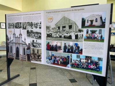 Theatro Municipal de Antonina recebe exposição comemorativa de 100 anos da Primeira Igreja Presbiteriana de Antonina