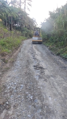 Prefeitura de Antonina realiza manutenção em estrada rural 