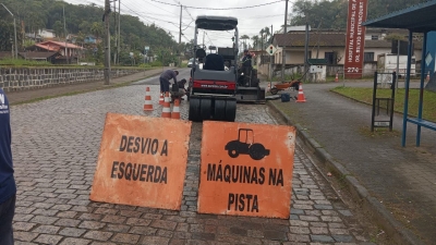 Prefeitura de Antonina realiza manutenção na Avenida Thiago Peixoto