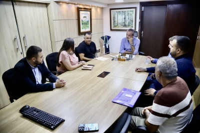 Prefeita Rozane Osaki participa de reunião para discutir melhorias ambientais e estruturais em Antonina