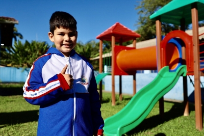 Prefeitura de Antonina inicia entrega dos uniformes escolares de inverno para alunos da rede municipal