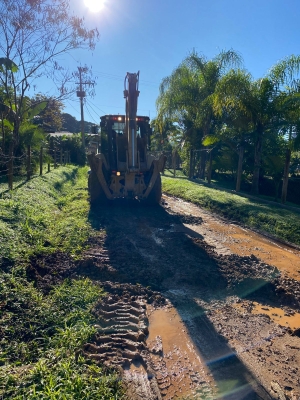Prefeitura de Antonina segue realizando manutenções urbanas