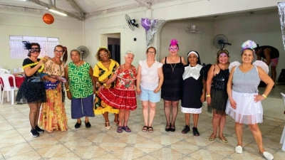 Bailinho de Carnaval é realizado no Patronato do Idoso em Antonina