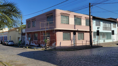 Prefeitura de Antonina retoma revitalização do Centro Histórico com pintura de fachadas 