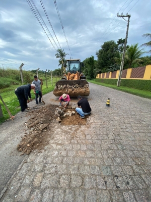 Prefeitura de Antonina realiza manutenção em via 