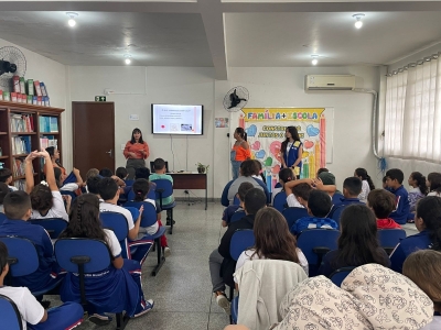 Alunos da Escola Municipal Gil Feres participaram de uma importante palestra sobre o Maio Laranja