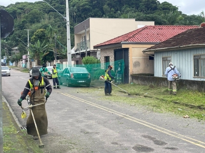 Prefeitura de Antonina segue realizando limpezas e roçadas no munícipio