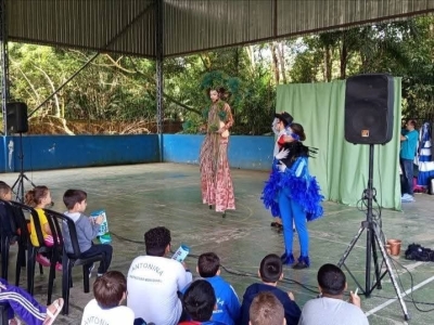 Escola Municipal Olímpia Breyer recebe a apresentação teatral 