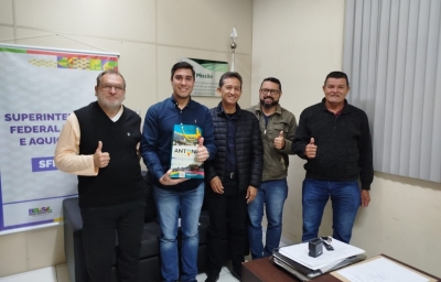 Prefeitura de Antonina realiza visita à Superintendência da Pesca em Curitiba