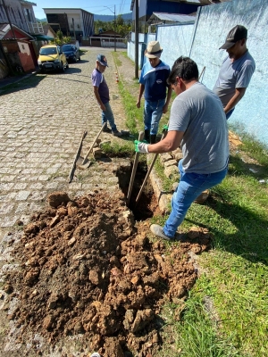 Prefeitura de Antonina realiza manutenção em vias do município