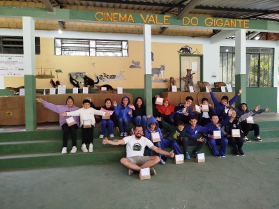 Alunos da Escola Aracy Pinheiro Lima visitam o Cinema Vale do Gigante