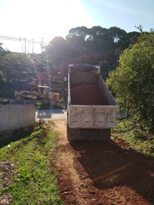 Manutenção de via no bairro da Caixa d’Água