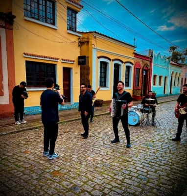 Antonina recebe gravação de clipe da banda Gratidão Gospel
