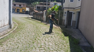 Prefeitura de Antonina segue com limpeza contínua em toda a cidade