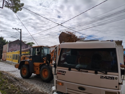 Prefeitura intensifica ações de limpeza urbana e manutenção dos espaços públicos em Antonina