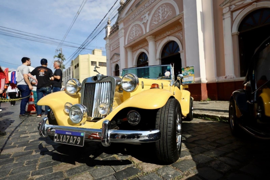 23º Encontro Paranaense de Veículos Especiais reúne mais de 200 carros antigos e movimenta a economia e a cultura 