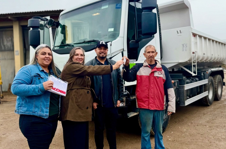 Secretaria Municipal de Agricultura recebe novo caminhão para fortalecer o atendimento aos produtores rurais de Antonina