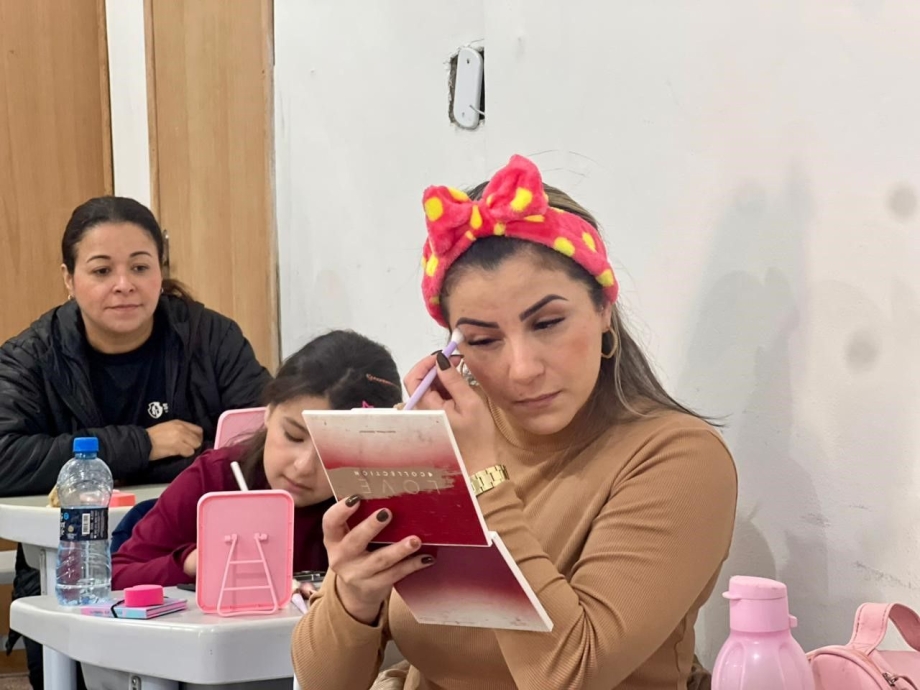Prefeitura de Antonina realiza Oficina de Automaquiagem por meio da Secretaria da Mulher