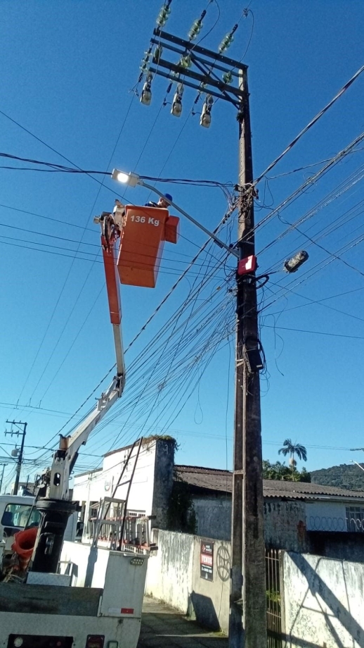 Prefeitura de Antonina amplia modernização da iluminação pública com instalação de luminárias de LED