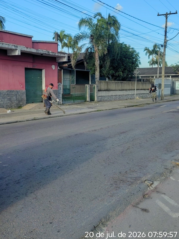 Secretaria de Meio Ambiente intensifica serviços de roçada em diferentes regiões de Antonina