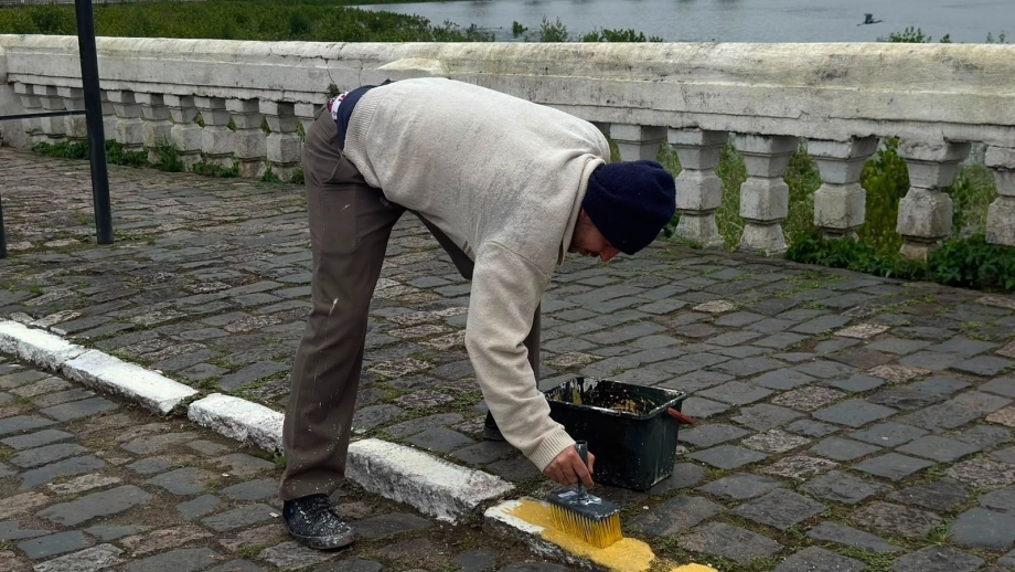 Pinturas nos meios-fios do Centro Histórico deixam a cidade mais bonita 