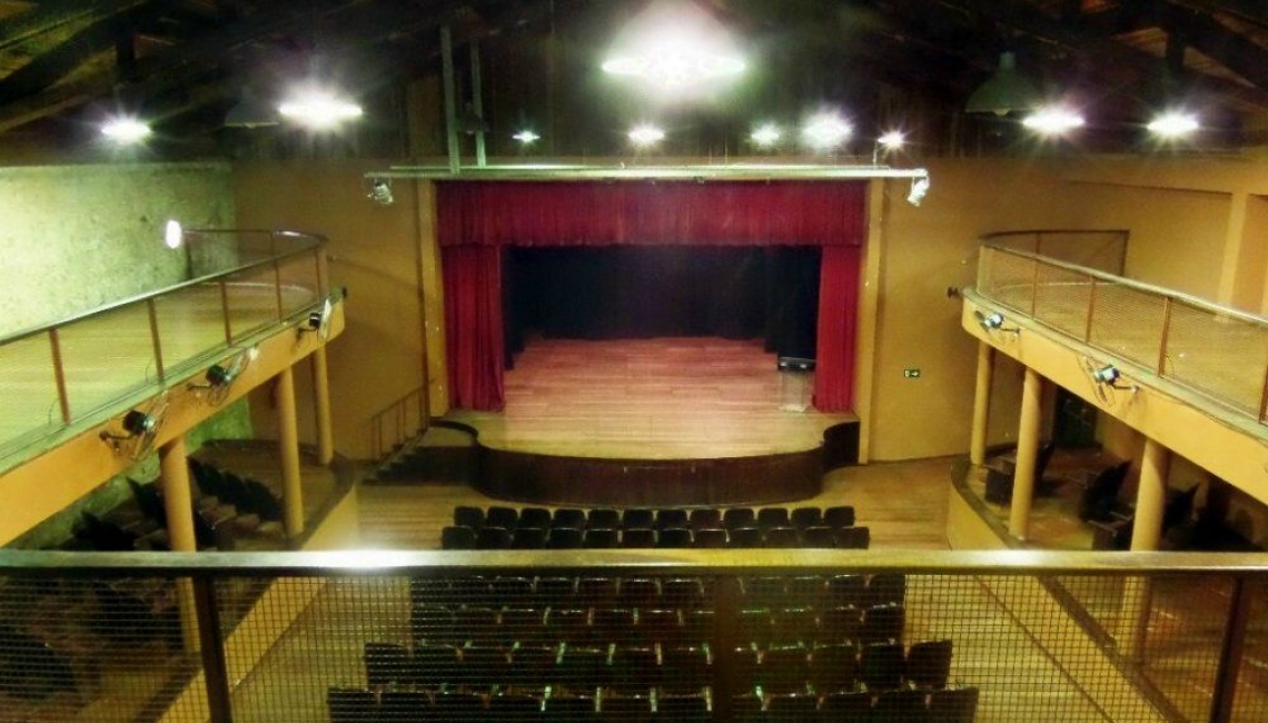Theatro Municipal - Imagem: teatro-municipal-de-antonina-1.jpg
