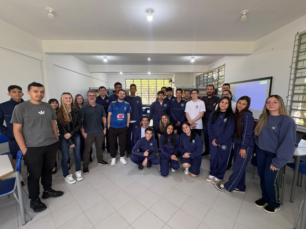 Secom visita projeto de tecnologia desenvolvido por alunos do Colégio Cívico-Militar Moysés Lupion
