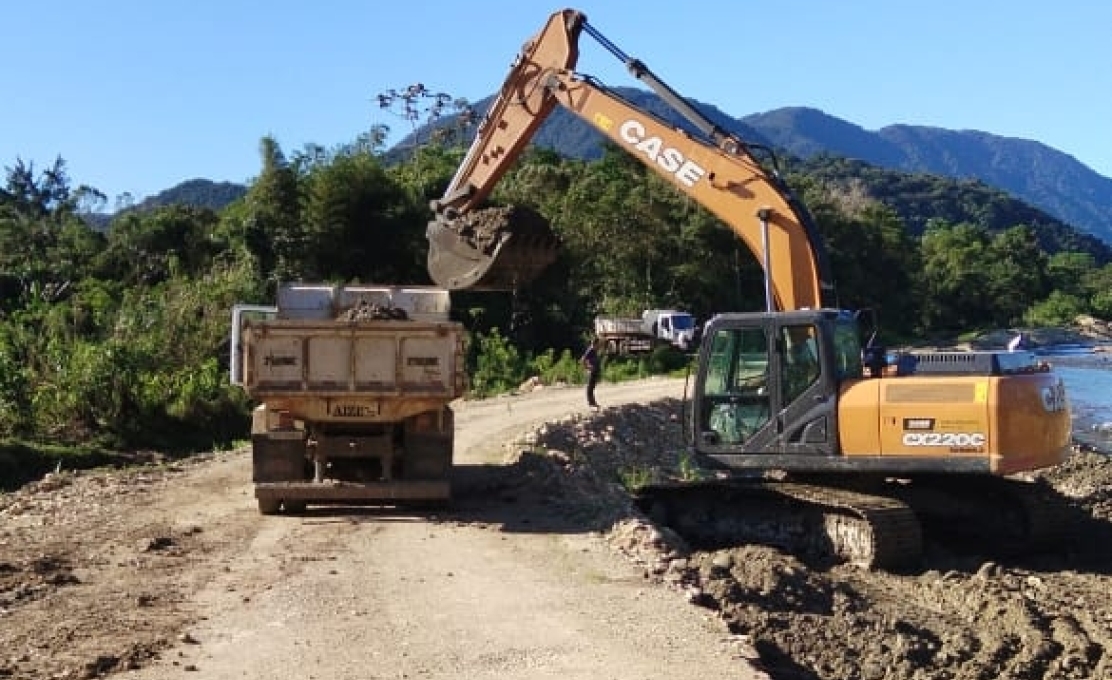Prefeitura de Antonina intensifica desassoreamento do Rio Pequeno para prevenir enchentes na área rural