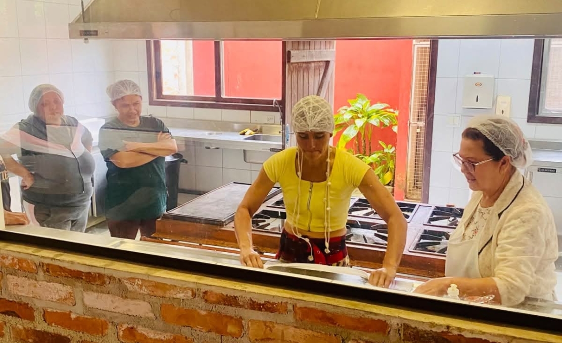 CRAS de Antonina inicia projeto piloto de oficinas socioeducativas com oficina de culinária
