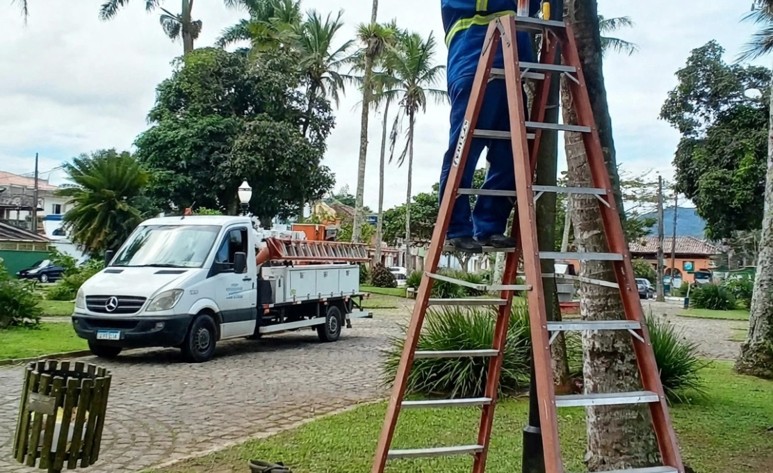 Mais iluminação: manutenção chega a diferentes pontos de Antonina