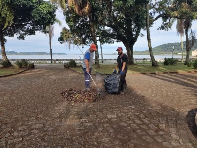 A Prefeitura de Antonina segue dando continuidade às roçadas e limpezas na cidade.