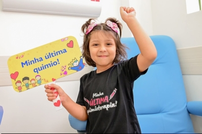 Antonina celebra o fim do tratamento oncológico da pequena Alice