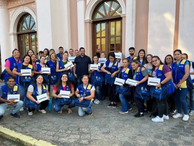 Agentes comunitários de Antonina recebem bolsas e tablets para facílitar  o atendimento a população