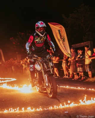 Manobras radicais da Pro Tork Alto Giro Show agitam o bairro Barigui em Antonina