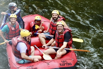 Governador Ratinho Júnior participa de rafting em Antonina e destaca o turismo local