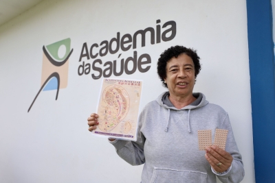 Antonina oferece auriculoterapia gratuita pelo projeto Agente do Saber