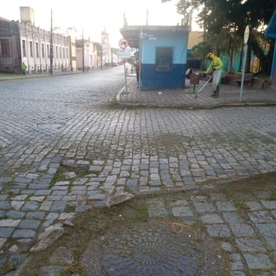 A Prefeitura de Antonina segue dando continuidade às roçadas e limpezas na cidade.