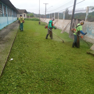 Prefeitura de Antonina realiza limpezas e roçadas nas Escolas Municipais 