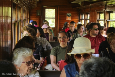 Turistas do Nordeste realizam passeio na Maria Fumaça e conhecem histórias e cultura de Antonia