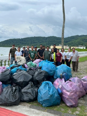 Mutirão de limpeza nos manguezais é realizado em Antonina com participação de pescadores