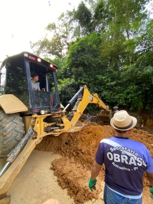 Prefeitura segue realizando Serviço de manilhamento na Estrada do Saivá