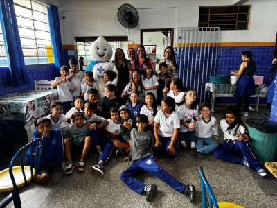Multivacinação leva saúde à Escola Gil Feres e comércios de Antonina