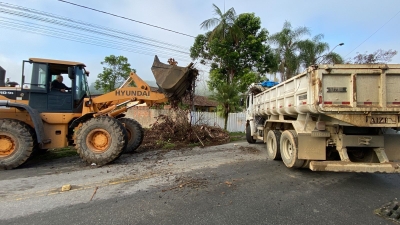 Prefeitura realiza ação de limpeza no bairro Jardim Maria Luiza 