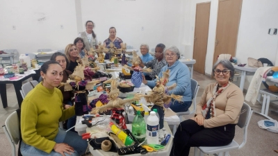 Antonina recebe o Curso de Confecção de Bonecos de Palha de Milho 