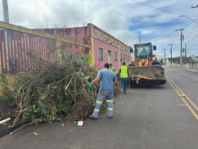 Prefeitura de Antonina realiza limpeza urbana