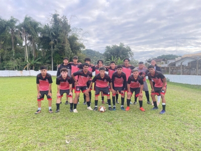 Primeiro dia do Bom de Bola movimenta Antonina com jovens talentos do futebol