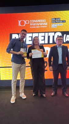 Prefeita Rozane Osaki recebe título de “Prefeita Inovadora 2025” durante o 10º Congresso Paranaense de Cidades Digitais 