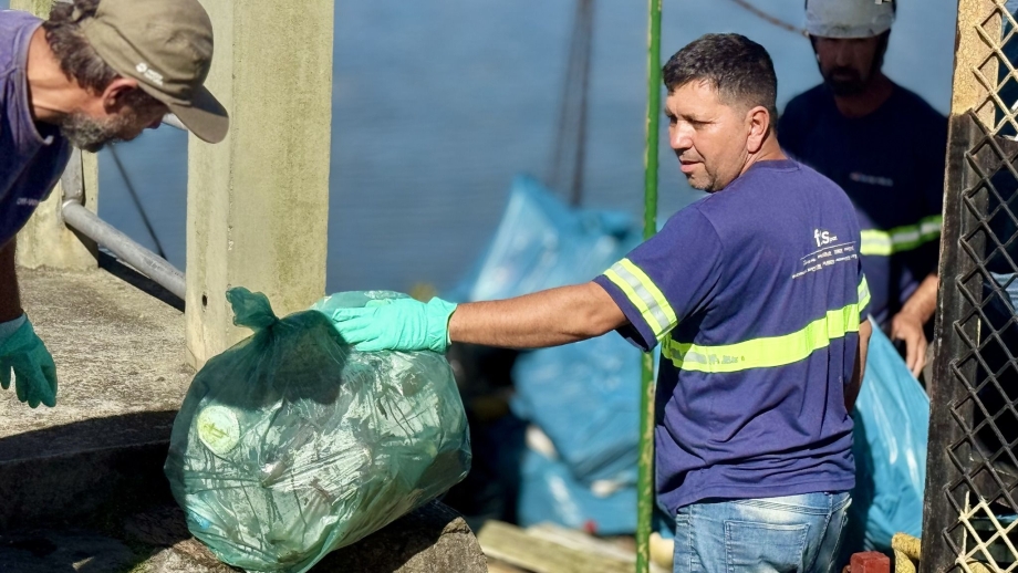 4º Mutirão de Limpeza da Baía de Antonina retira 1.640 kg de resíduos e reforça preservação ambiental